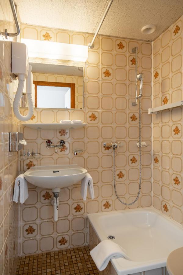 Hotel Alpenruhe - Vintage Design Hotel Wengen Ruang foto