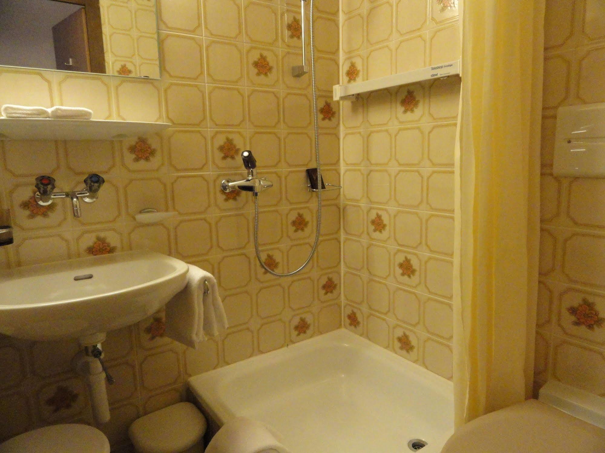 Hotel Alpenruhe - Vintage Design Hotel Wengen Bagian luar foto