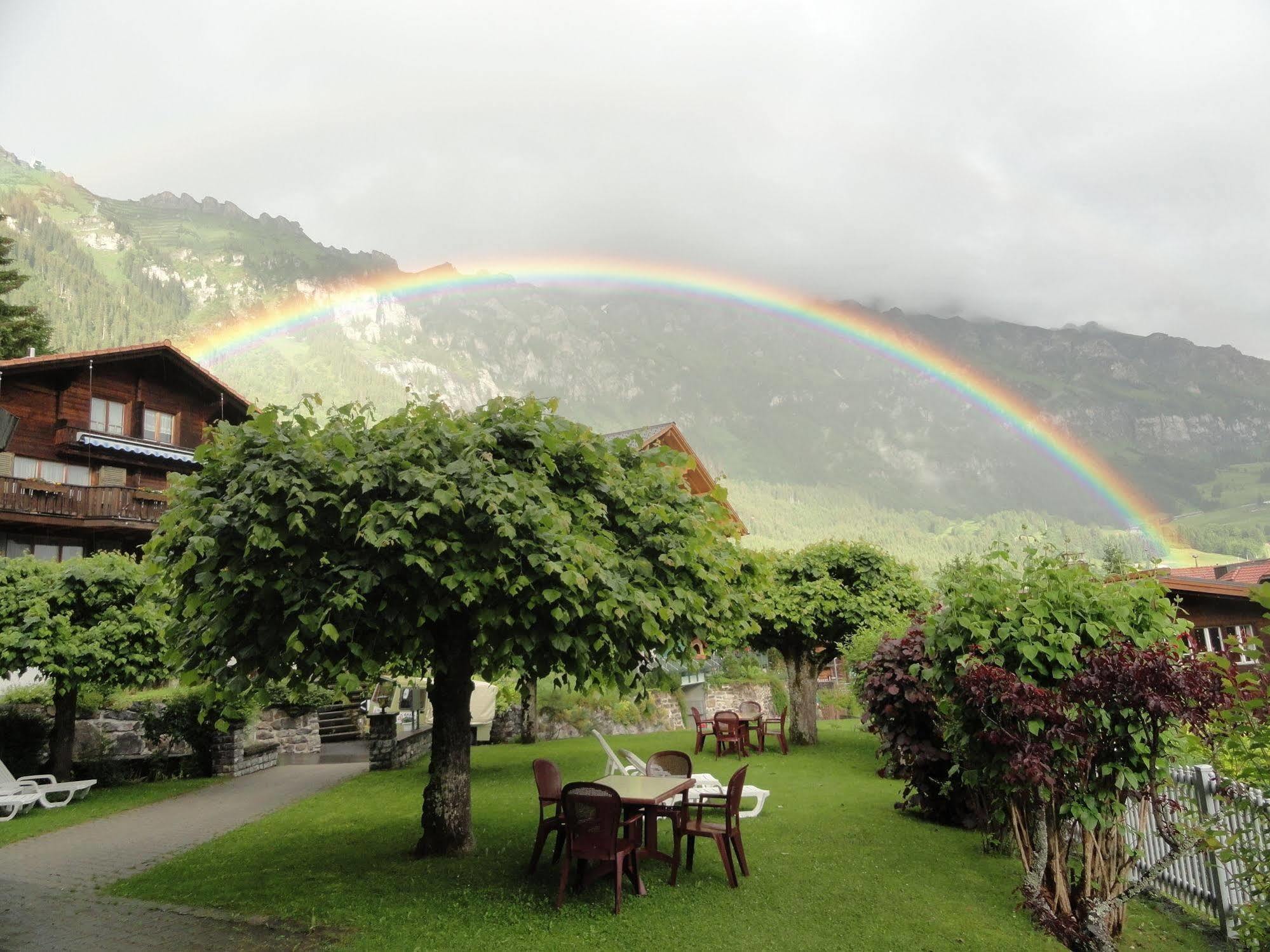 Hotel Alpenruhe - Vintage Design Hotel Wengen Bagian luar foto
